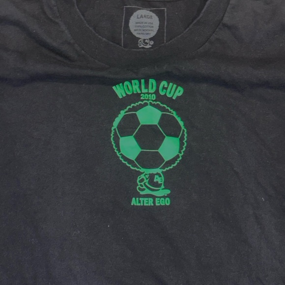 World Cup 2010 Soccer Graphic Tee Alter Ego Black Vintage Style Shirt Size Large - Picture 11 of 13